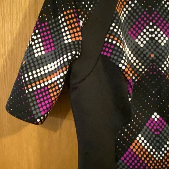 Madison Leigh Women’s Stretchy Dress, size 6. (D10) - Picture 8 of 8